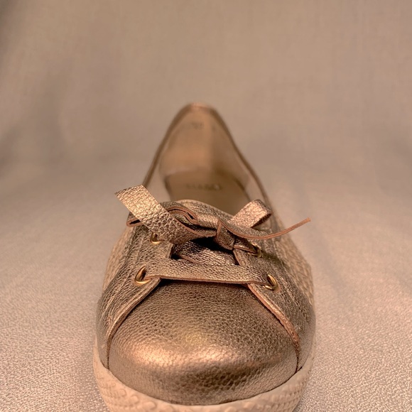 Stuart Weitzman gold & cream leather sneakers Mojave loafers obsessorize sole - Picture 9 of 15